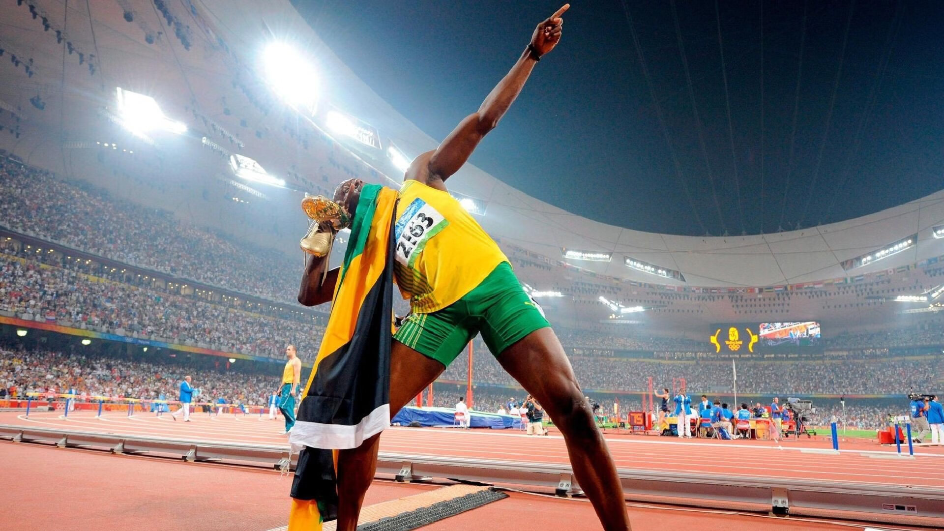 9游app-绿色足球场馆建设取得重大突破，节能减排成主流，绿色足球场背景图片 微信